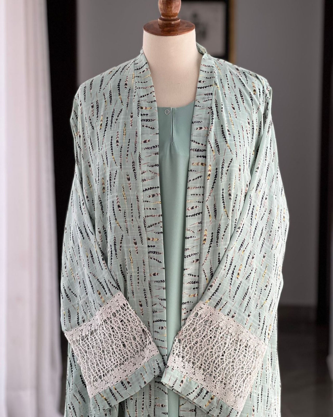 Mint Elegance Lace Cuff Abaya
