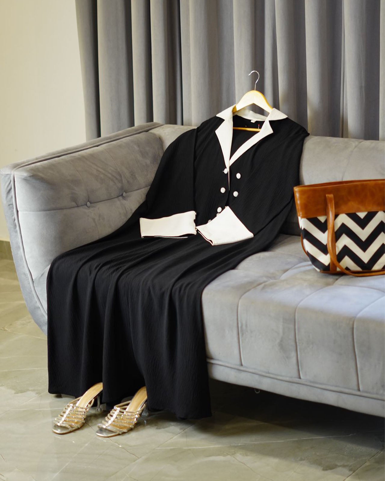 Noir Elegance – Monochrome Panel Abaya