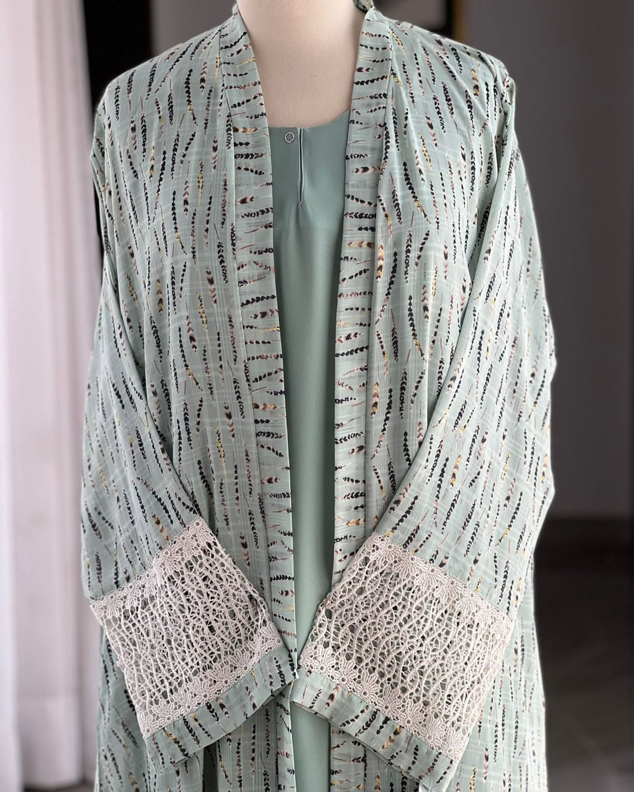 Mint Elegance Lace Cuff Abaya
