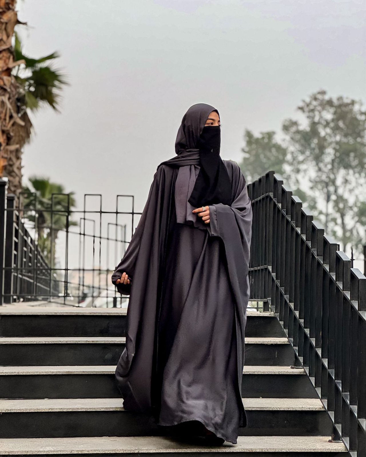Noor Luxe Abaya – Charcoal Elegance