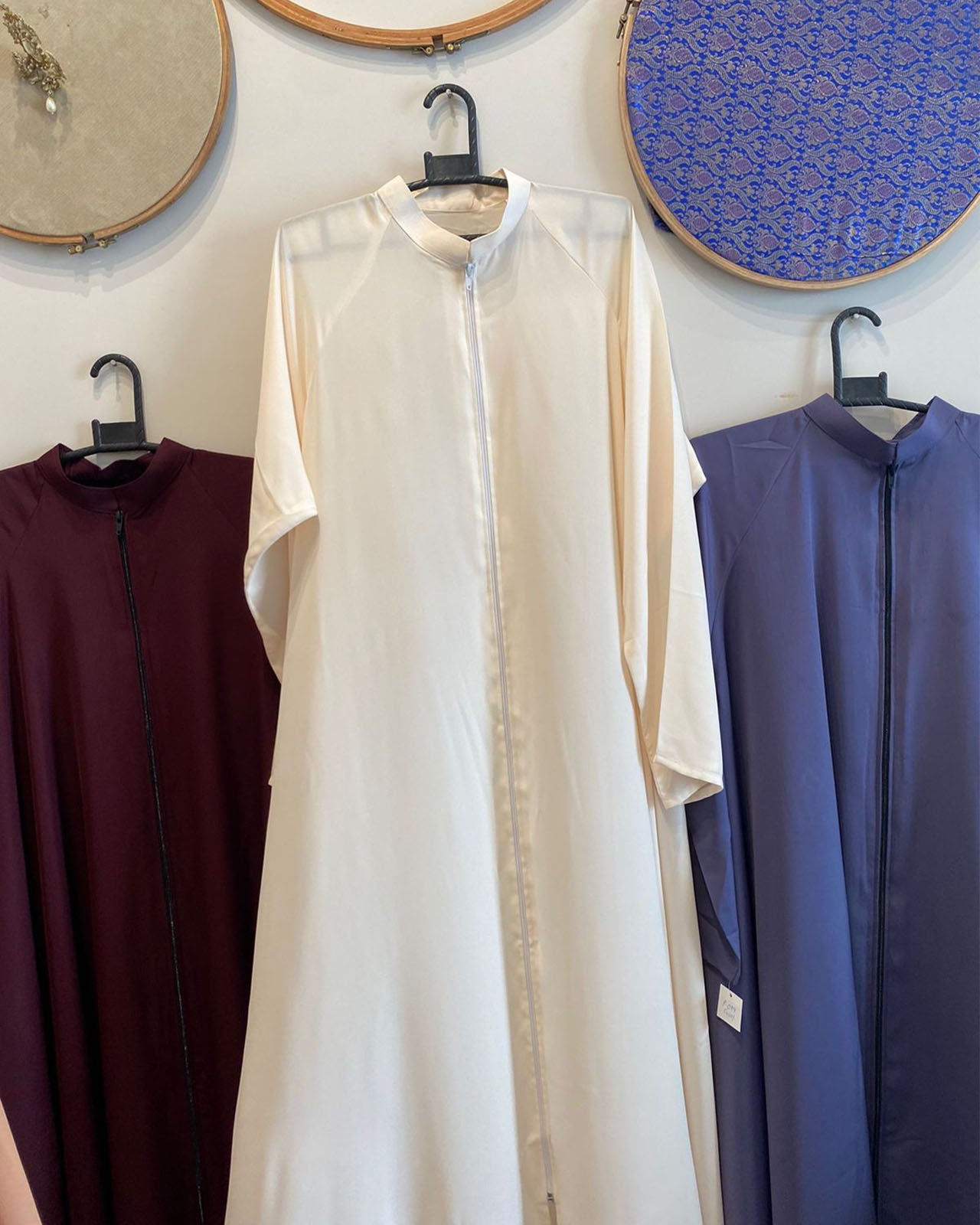 Minimal Elegance Zipper Abaya