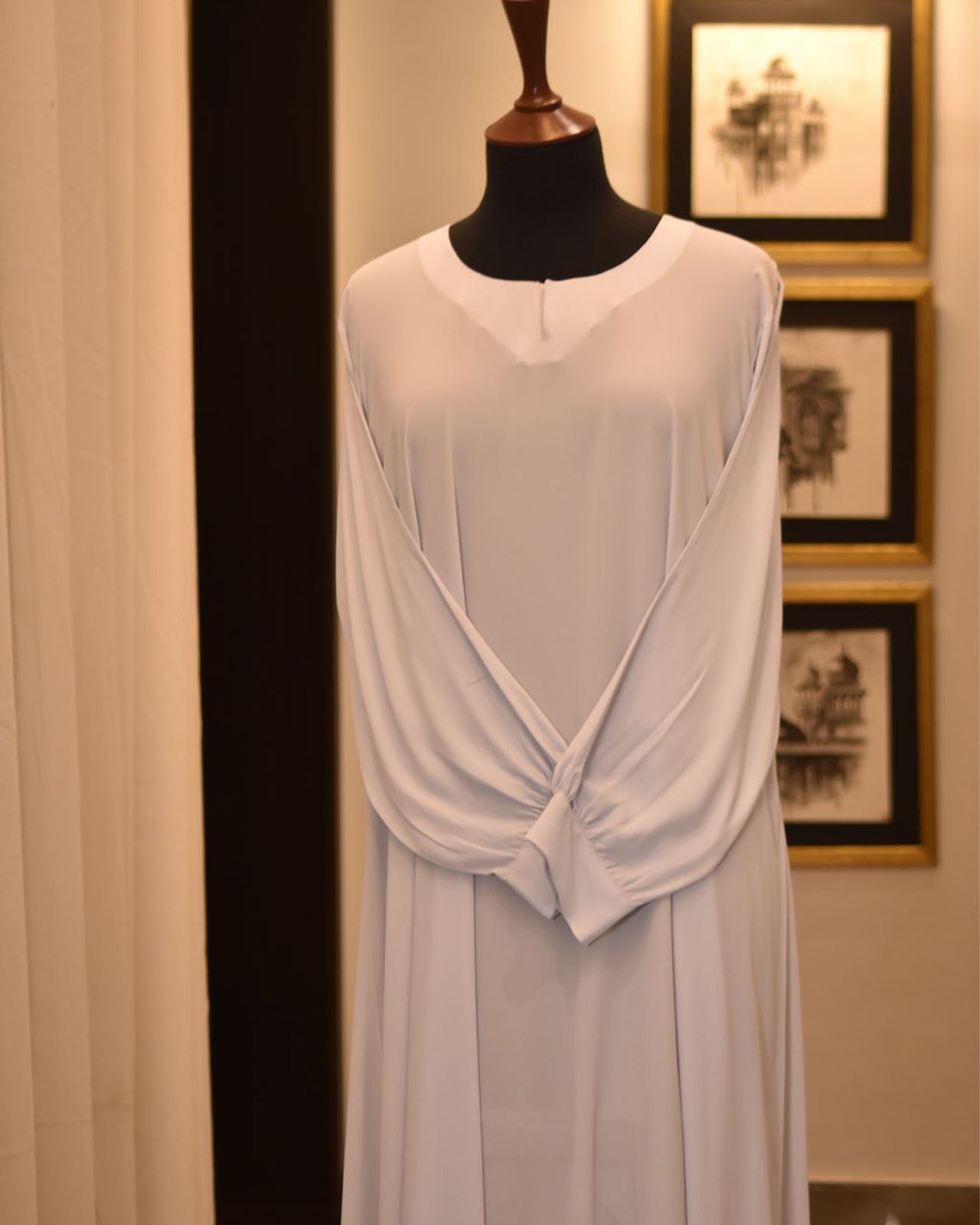 Elegant White Knot Abaya
